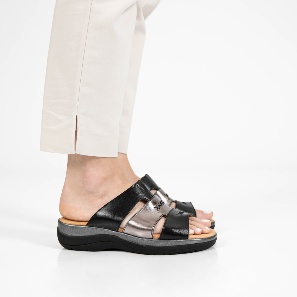 CHINELA TALIA NEGRA Y PLATA