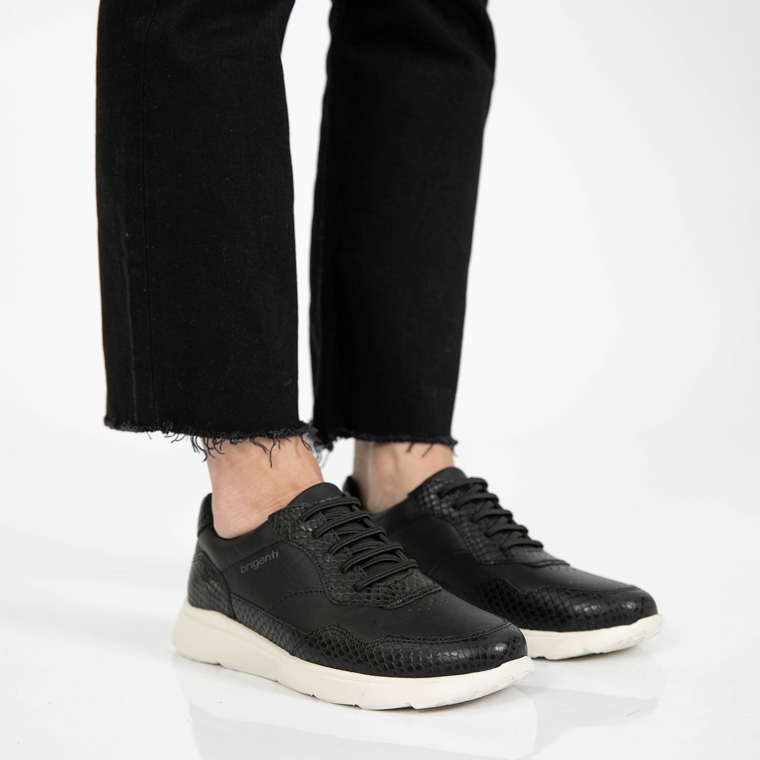 ZAPATILLA STELAR NEGRA